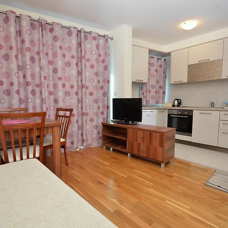 Apartments Rafailovic Ljubo ラファイロヴィチ 部屋 写真