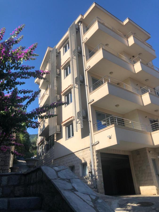 Apartments Rafailovic Ljubo ラファイロヴィチ エクステリア 写真