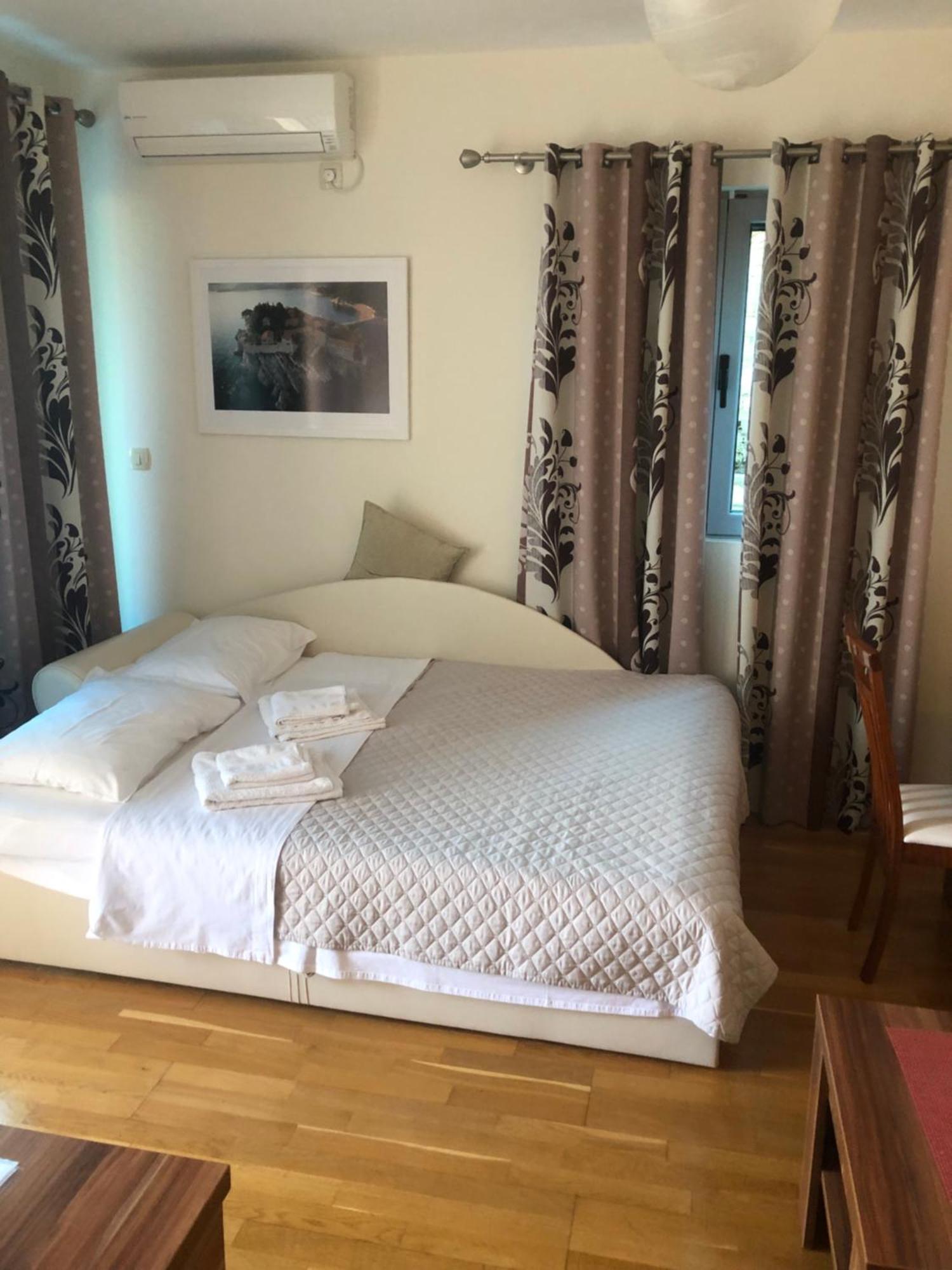 Apartments Rafailovic Ljubo ラファイロヴィチ エクステリア 写真