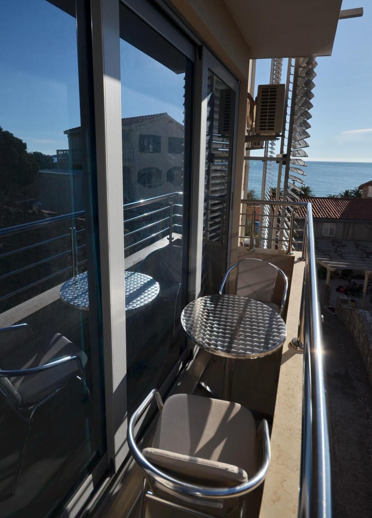 Apartments Rafailovic Ljubo ラファイロヴィチ 部屋 写真