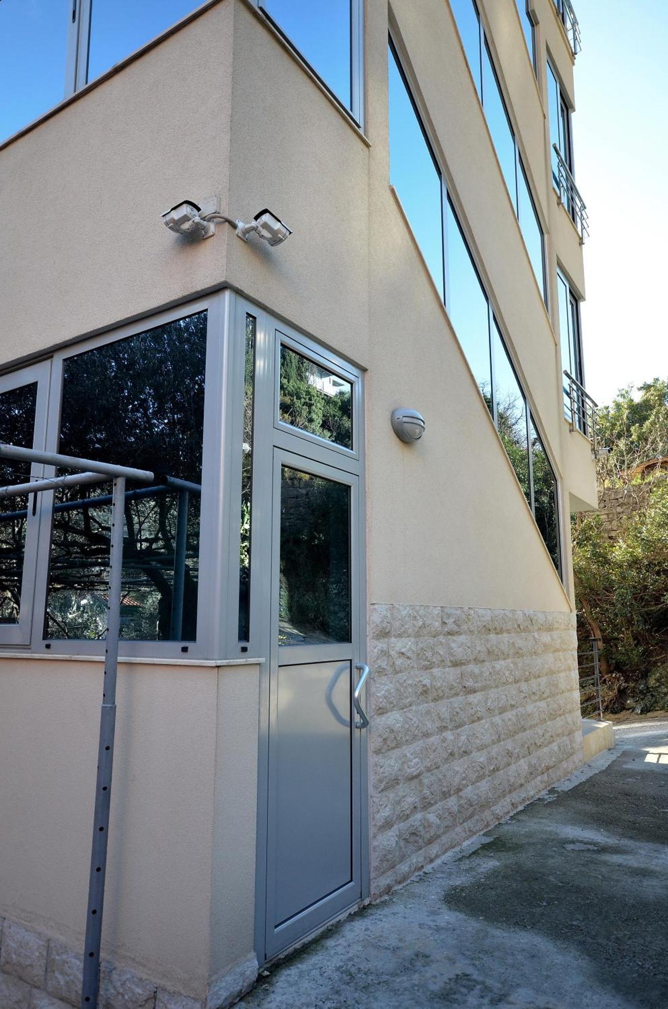 Apartments Rafailovic Ljubo ラファイロヴィチ 部屋 写真