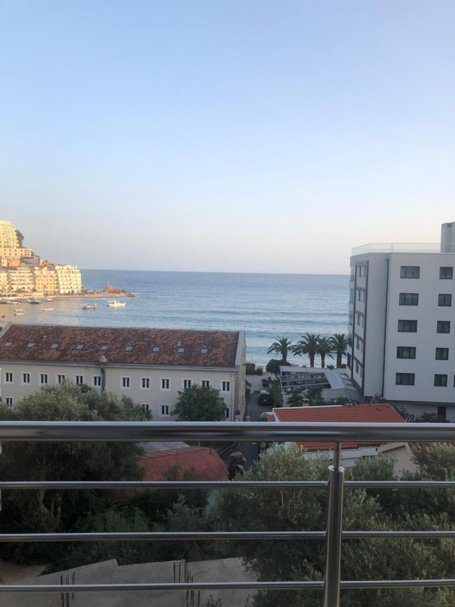 Apartments Rafailovic Ljubo ラファイロヴィチ エクステリア 写真
