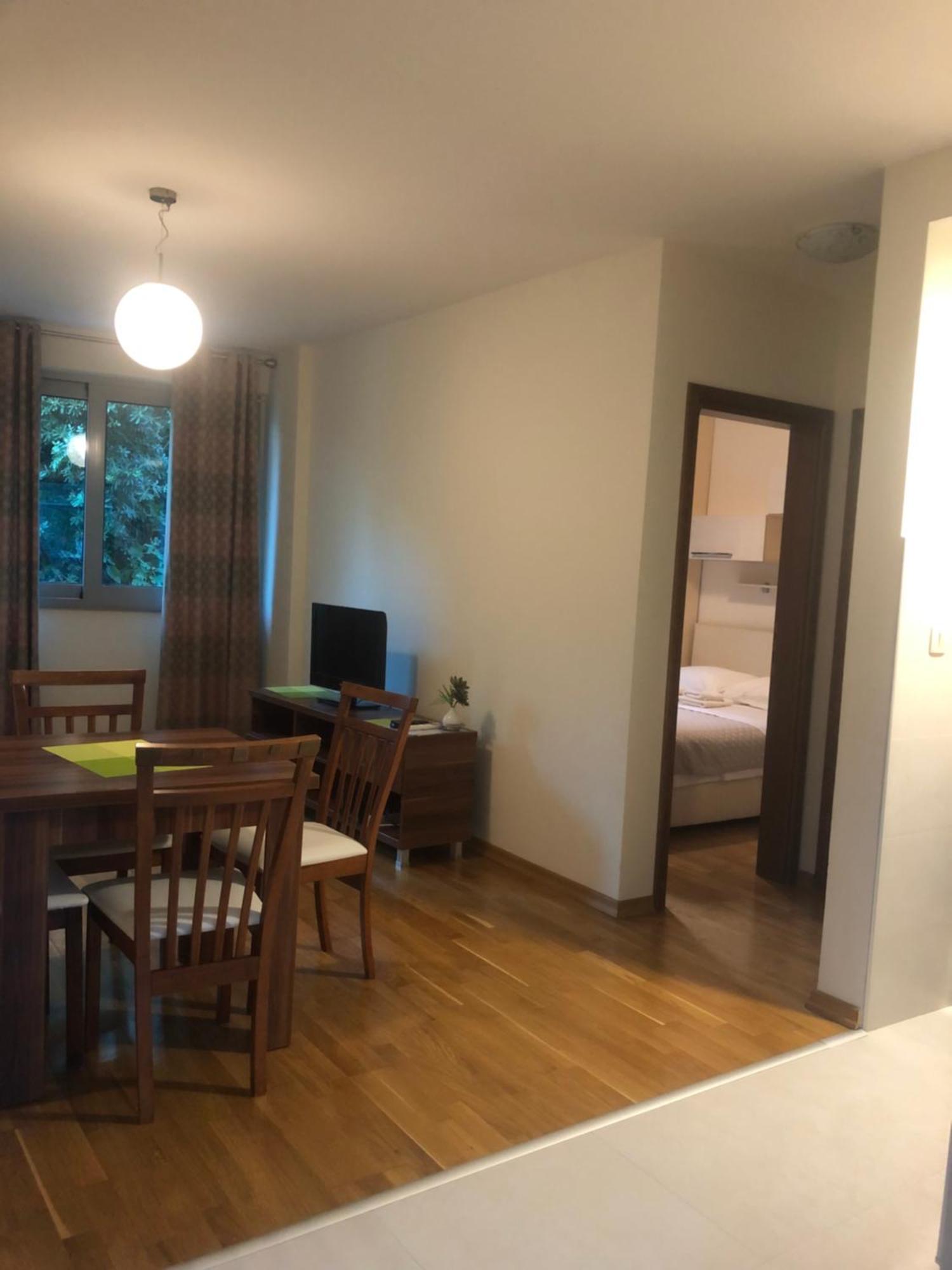 Apartments Rafailovic Ljubo ラファイロヴィチ エクステリア 写真