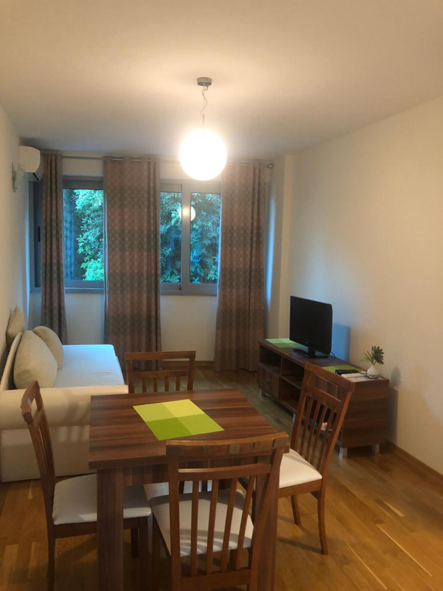 Apartments Rafailovic Ljubo ラファイロヴィチ エクステリア 写真