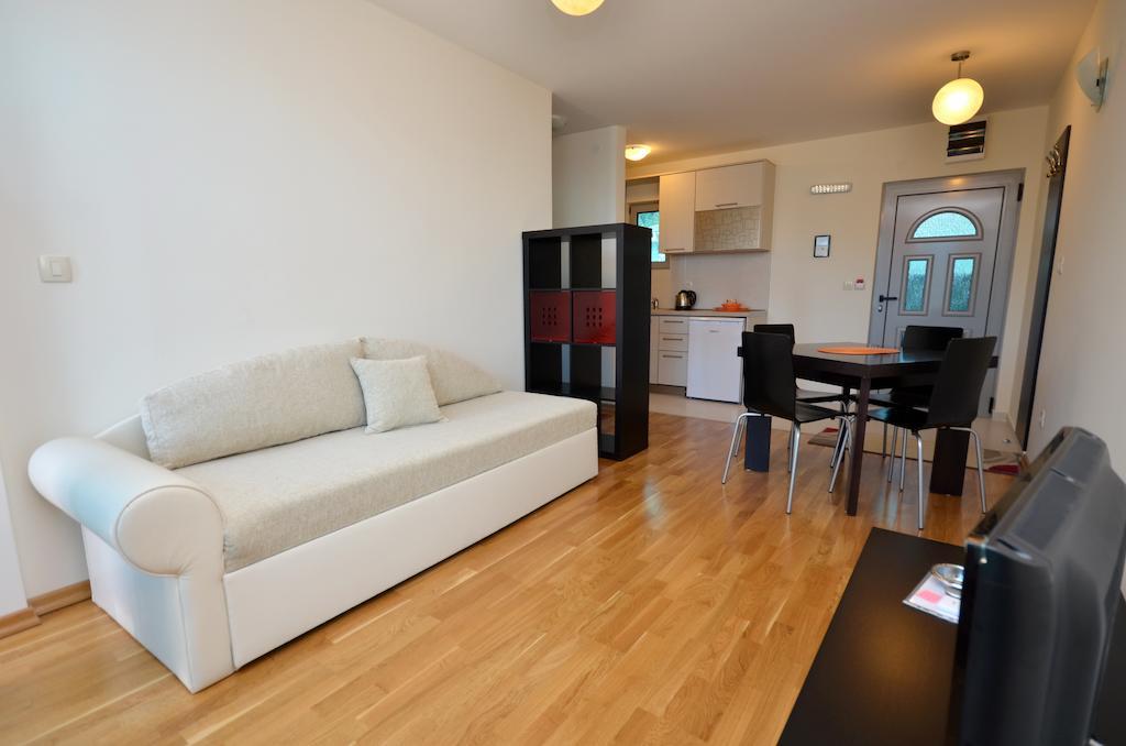 Apartments Rafailovic Ljubo ラファイロヴィチ エクステリア 写真
