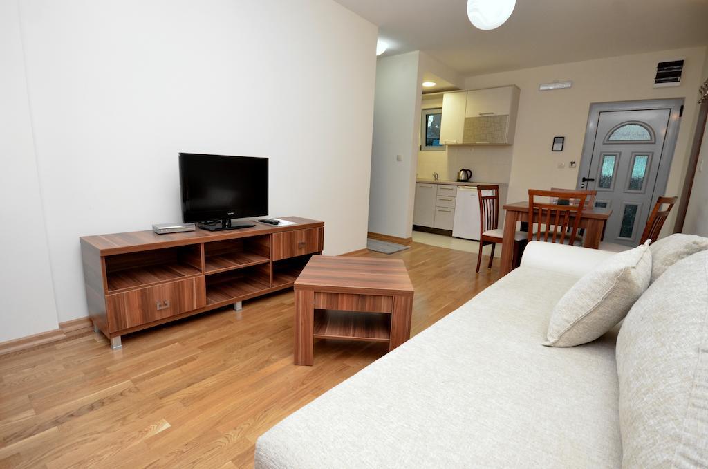 Apartments Rafailovic Ljubo ラファイロヴィチ 部屋 写真