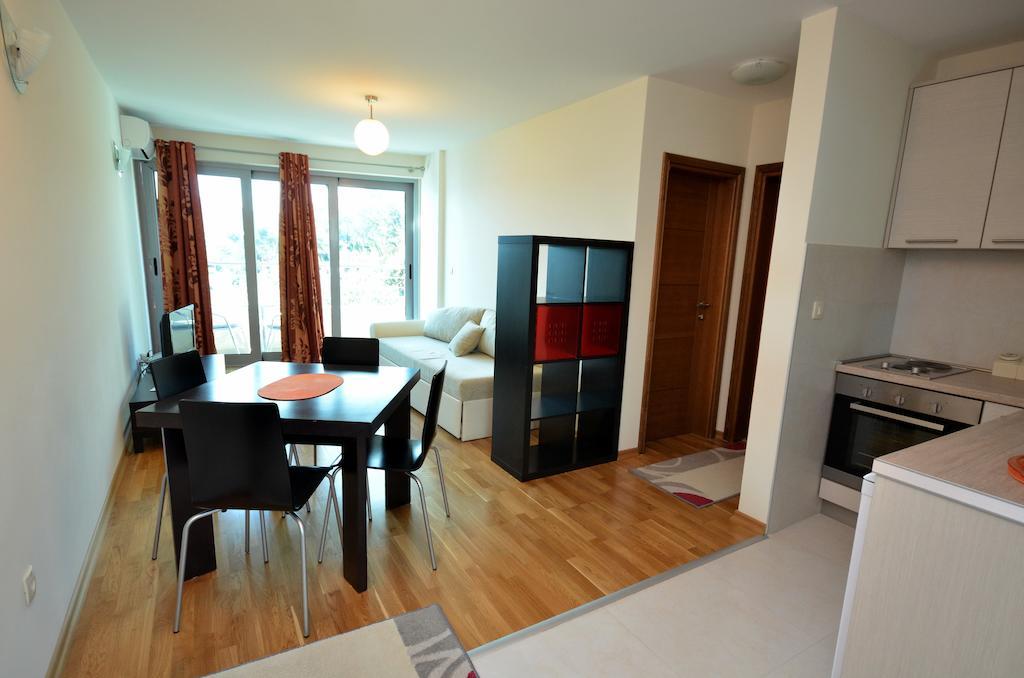 Apartments Rafailovic Ljubo ラファイロヴィチ エクステリア 写真