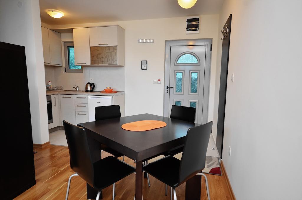 Apartments Rafailovic Ljubo ラファイロヴィチ エクステリア 写真