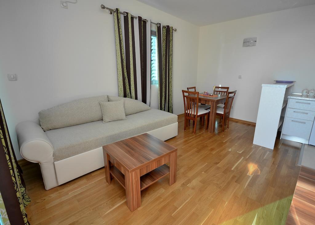 Apartments Rafailovic Ljubo ラファイロヴィチ エクステリア 写真