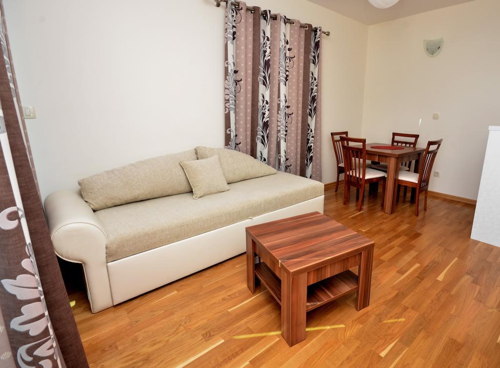 Apartments Rafailovic Ljubo ラファイロヴィチ エクステリア 写真